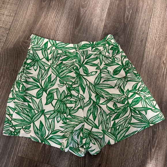 Zara Pleated Printed Shorts NWT - Picture 4 of 8